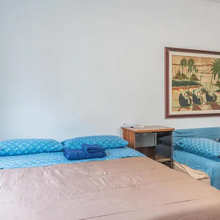 Lion Renting Marconi Apartman
