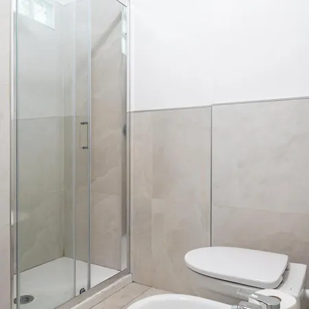 Lion Renting Marconi Apartman *